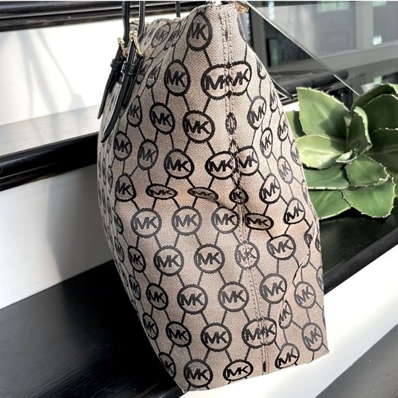 Michael Kors genuine leather canvas, signature large tote bag shoulder handbag - Picture 3 of 8